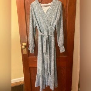 Long sleeve blue and white leopard print maxi dress.